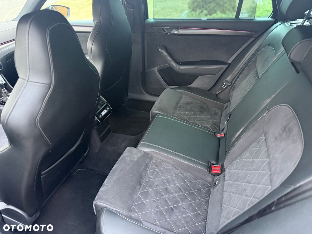 Skoda Superb 2.0 TDI Sportline DSG - 29