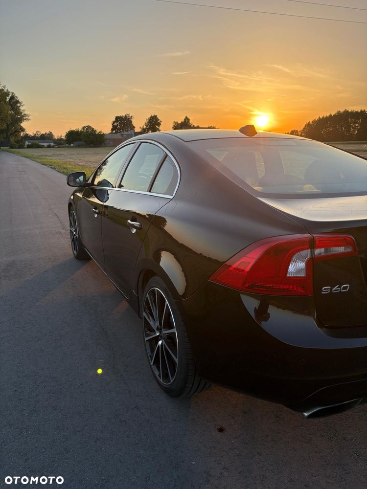 Volvo S60 T6 AWD Drive-E R-Design Momentum - 3