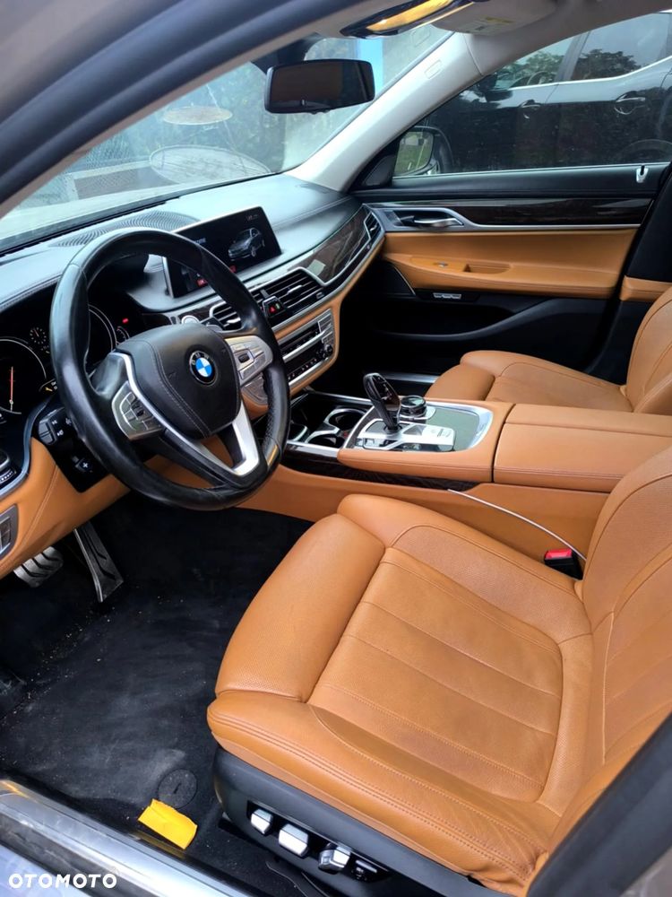 BMW Seria 7 740Li - 6