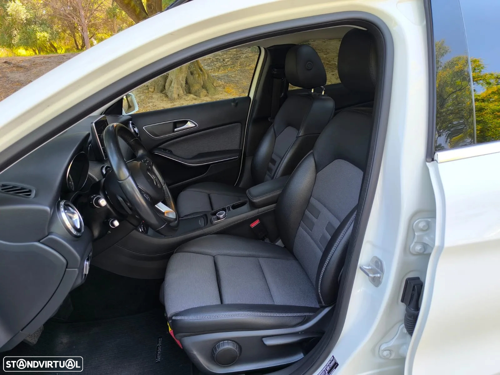 Mercedes-Benz GLA 180 7G-DCT UrbanStyle Edition - 9
