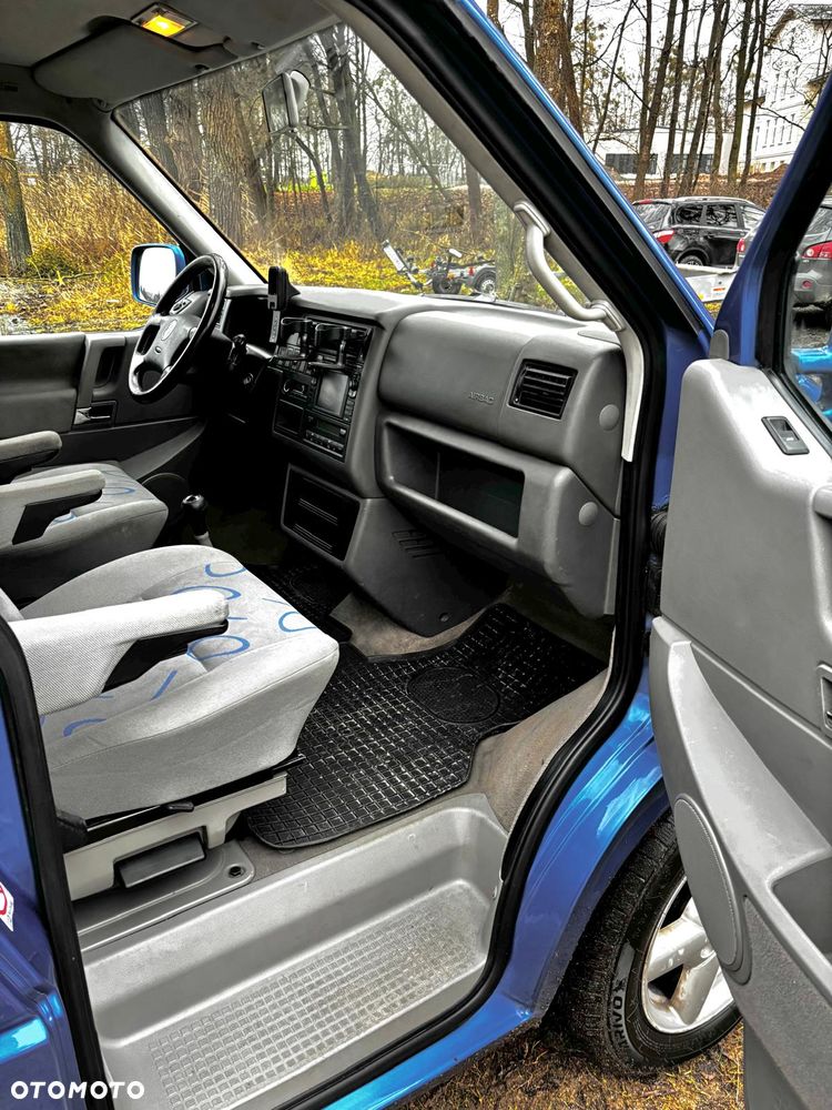 Volkswagen Multivan - 11