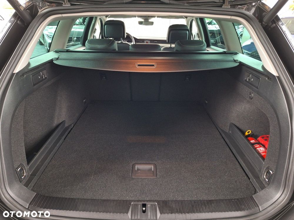 Volkswagen Passat Variant 2.0 TDI 4Mot Elegance DSG - 16