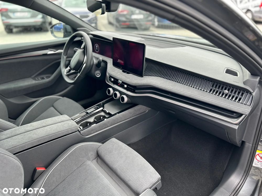 Skoda Superb 2.0 TDI SCR 4x4 Sportline DSG - 10