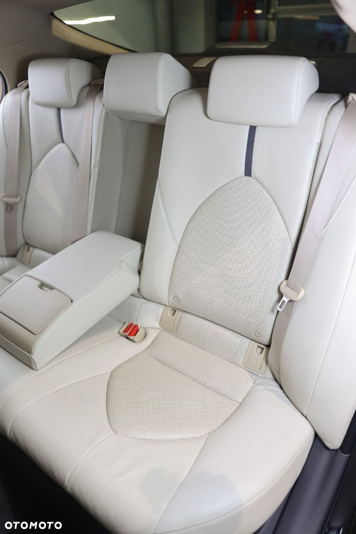 Toyota Camry - 17