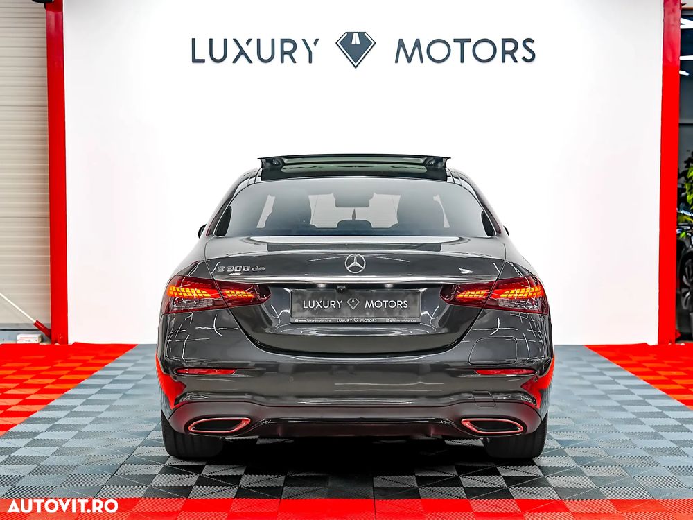 Mercedes-Benz E 300 de 9G-TRONIC AMG Line - 11