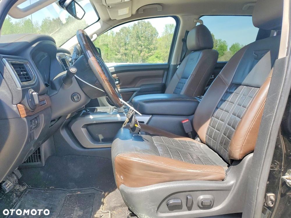 Nissan Titan - 8