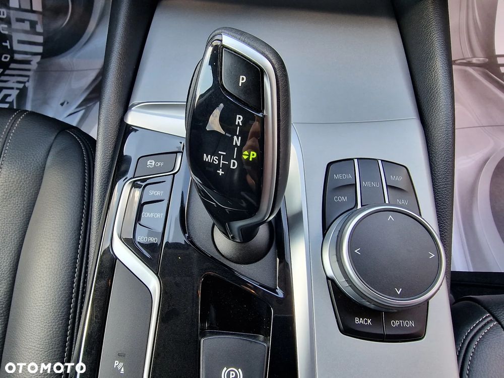 BMW Seria 5 518d - 23