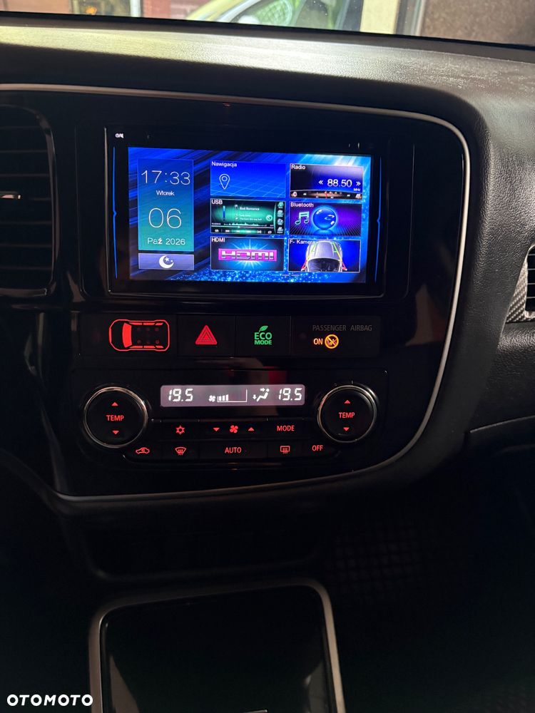 Mitsubishi Outlander 2.0 Instyle + 4WD CVT - 12