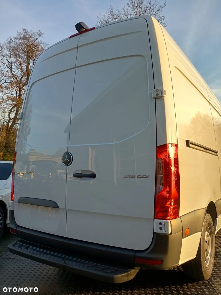 Mercedes-Benz Sprinter - 5