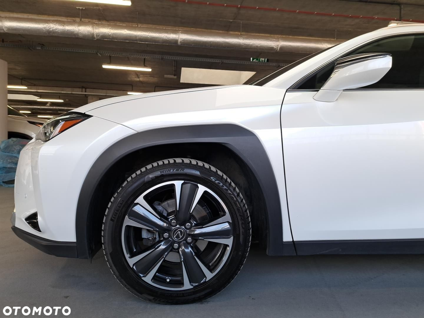 Lexus UX - 30