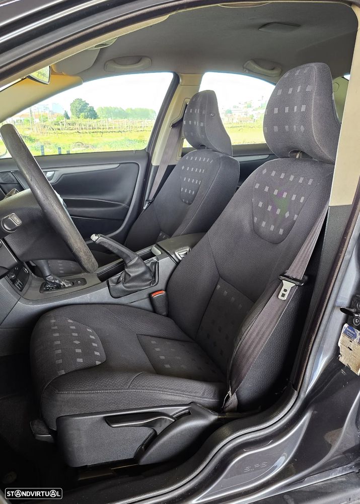 Volvo S60 2.4 D5 Nivel 3 Auto. - 17