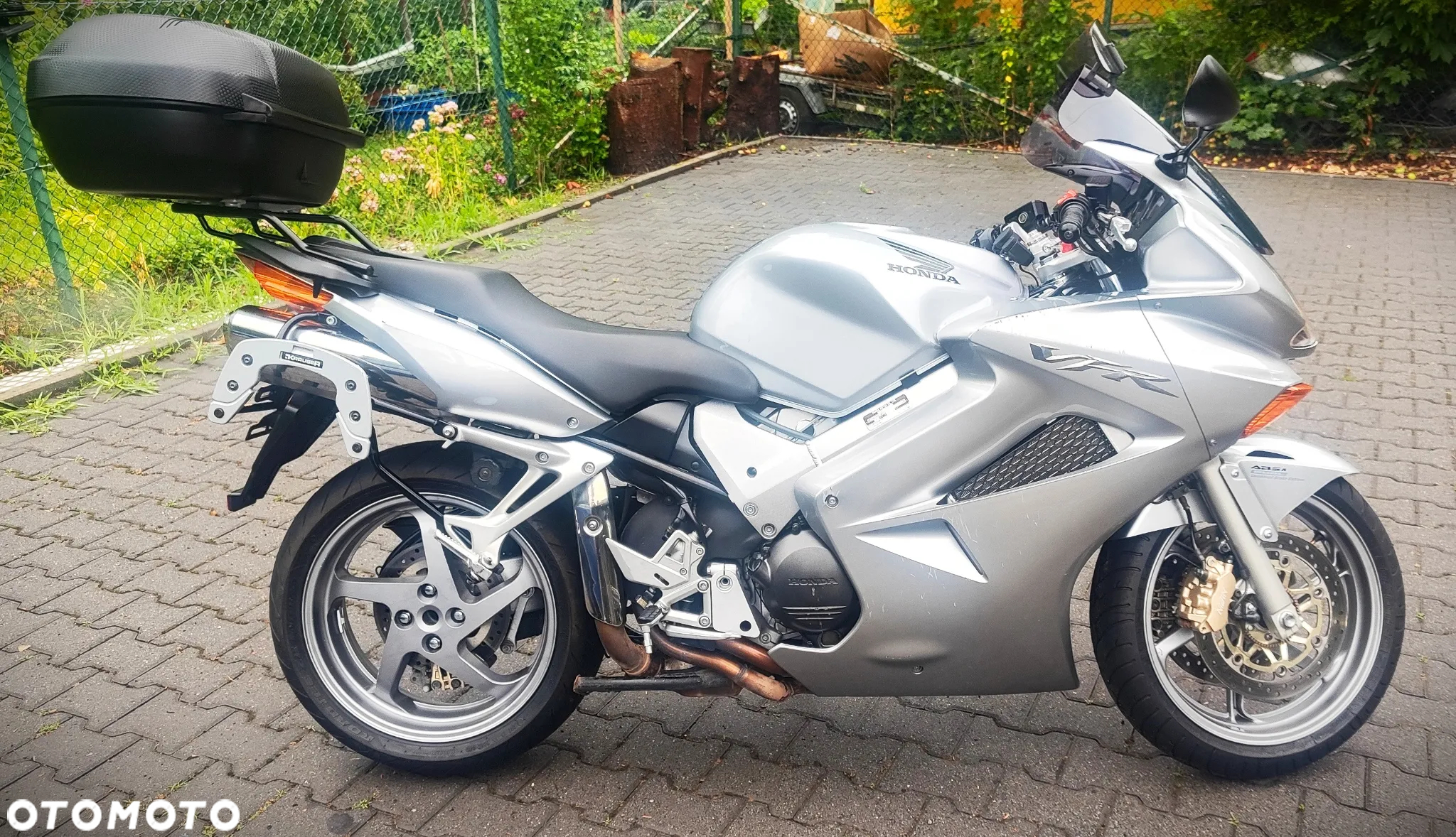 Honda VFR - 4