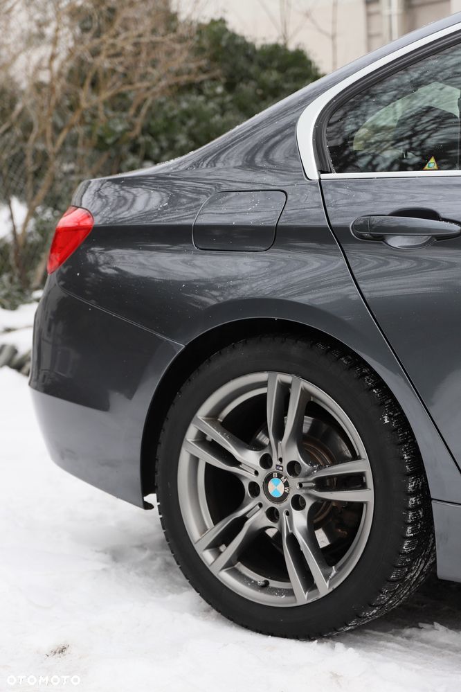 BMW Seria 3 320d Efficient Dynamics Sport Line - 3