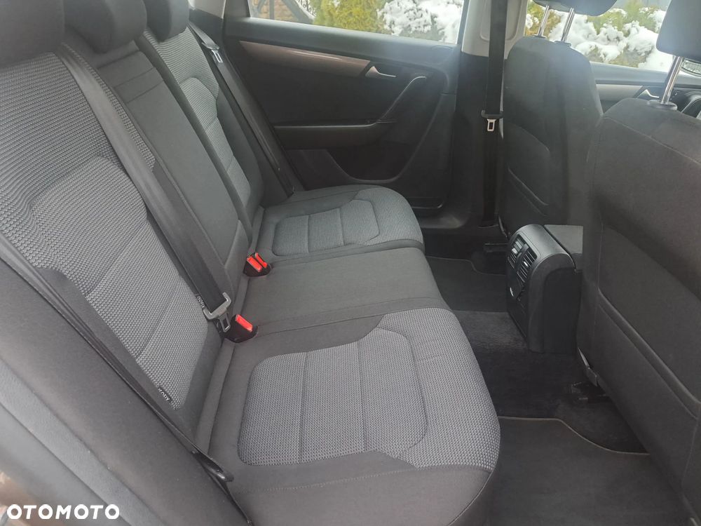 Volkswagen Passat 2.0 TDI BlueMotion Technology DPF Trendline - 12