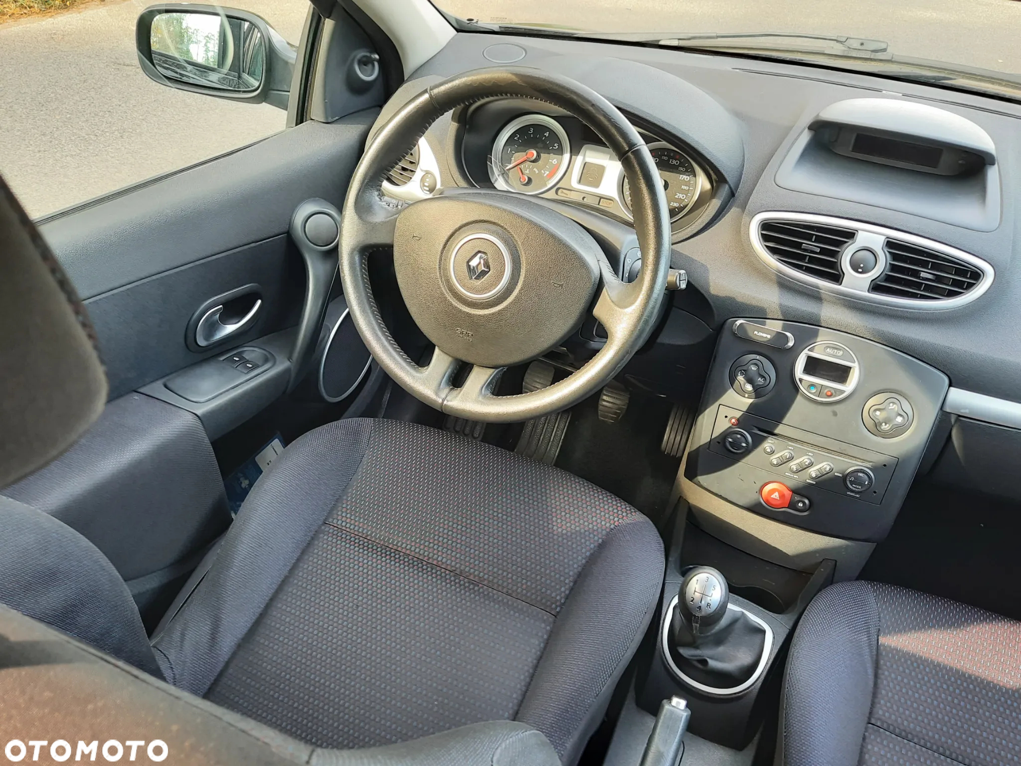 Renault Clio 1.2 16V 75 Dynamique - 13