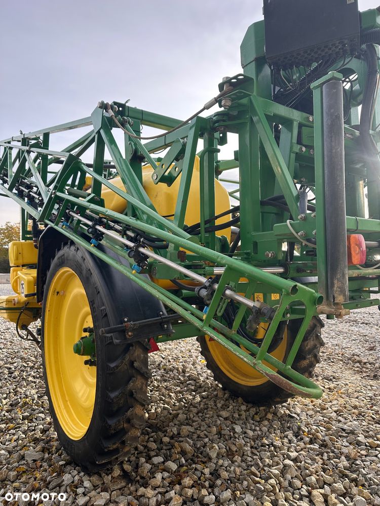 John Deere 824 - 3