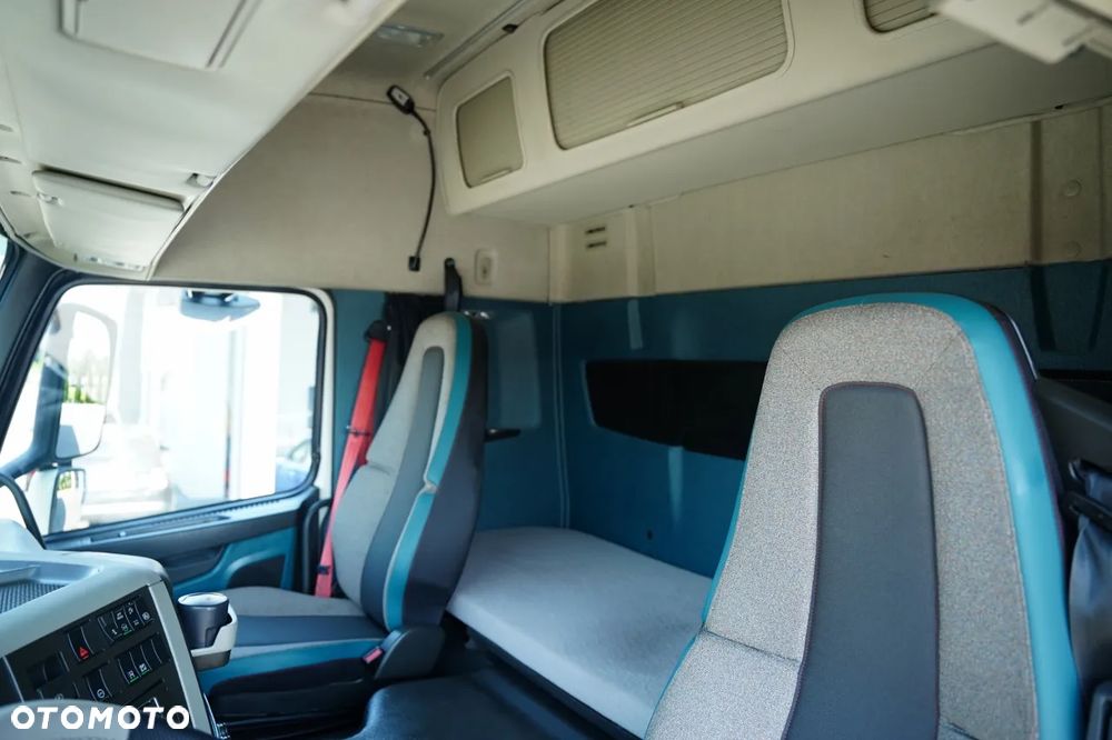 Volvo FM 370 / SOLÓWKA / FIRANKA - 9,1 M / 6X2 / WINDA DHOLLANDIA - 2 000 KG / MOCNA PODŁOGA / KLIMA POSTOJOWA / I- SHIFT / EURO 6 - 30