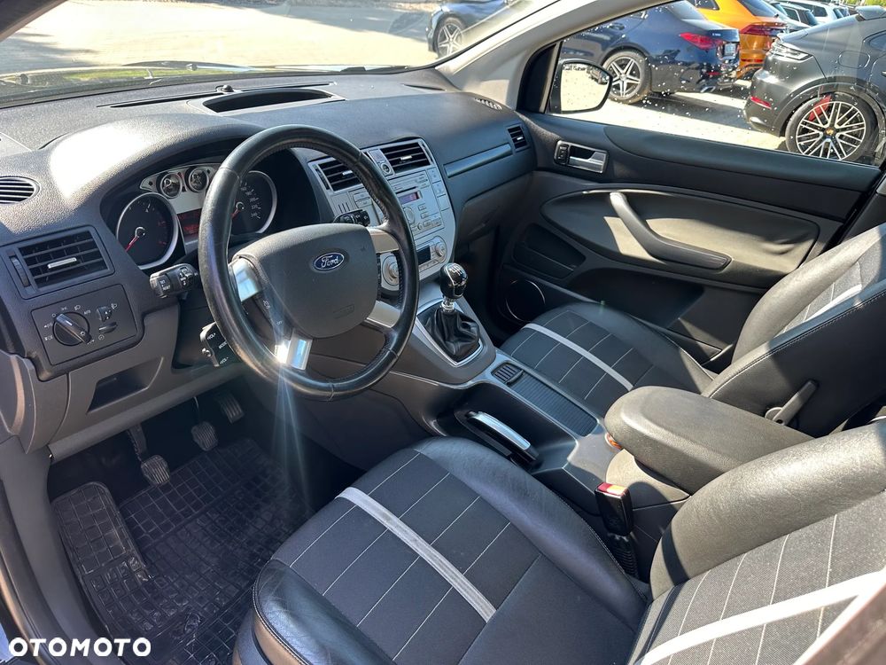 Ford Kuga - 10