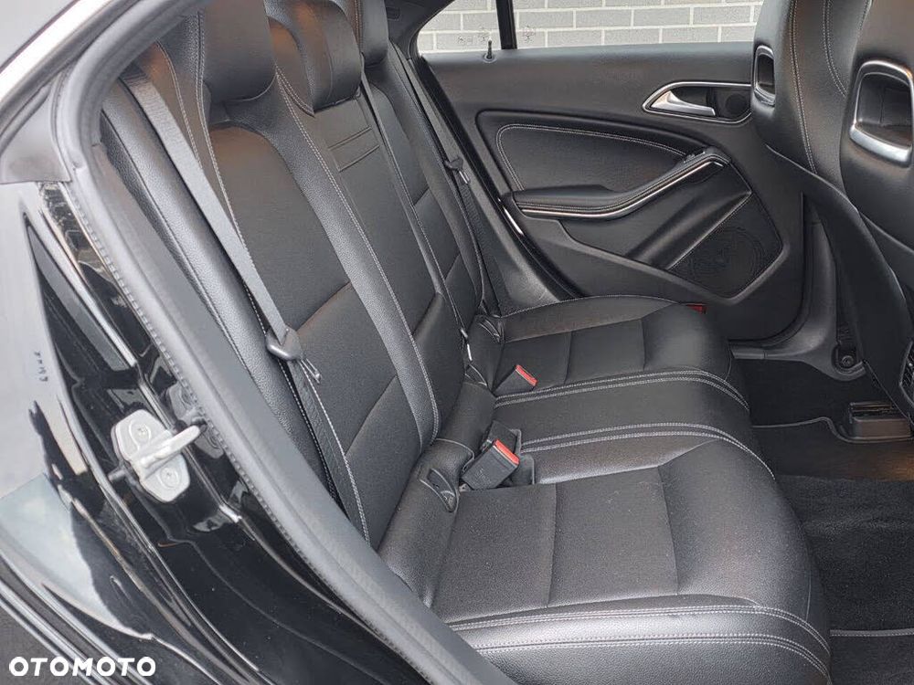 Mercedes-Benz CLA 250 4-Matic - 16