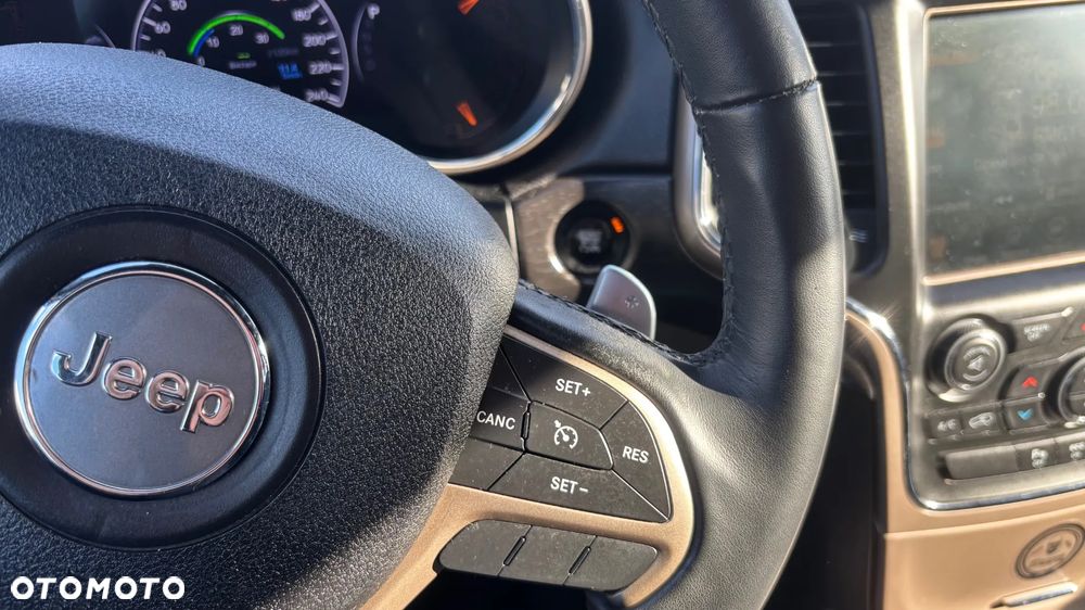 Jeep Grand Cherokee 3.0 CRD Laredo - 33