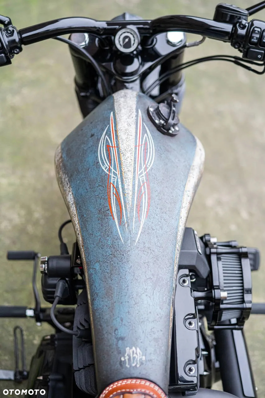 Harley-Davidson Softail Breakout - 25