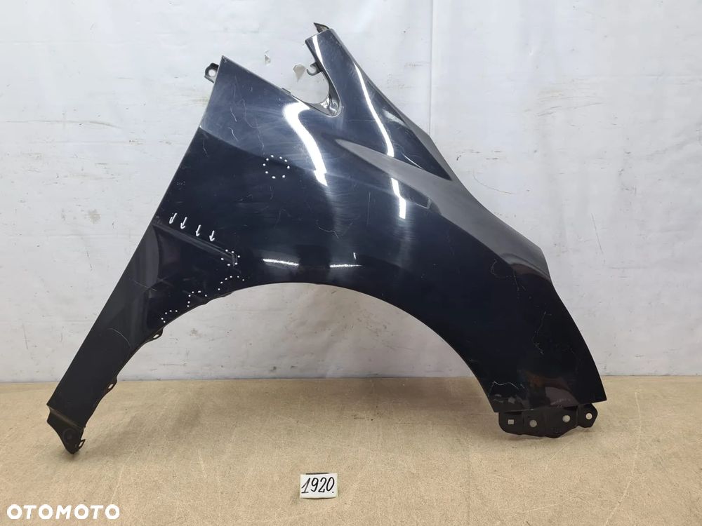 Toyota Verso 09-13r błotnik prawy przód przedni - 1