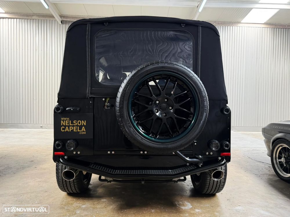 Land Rover Defender - 7