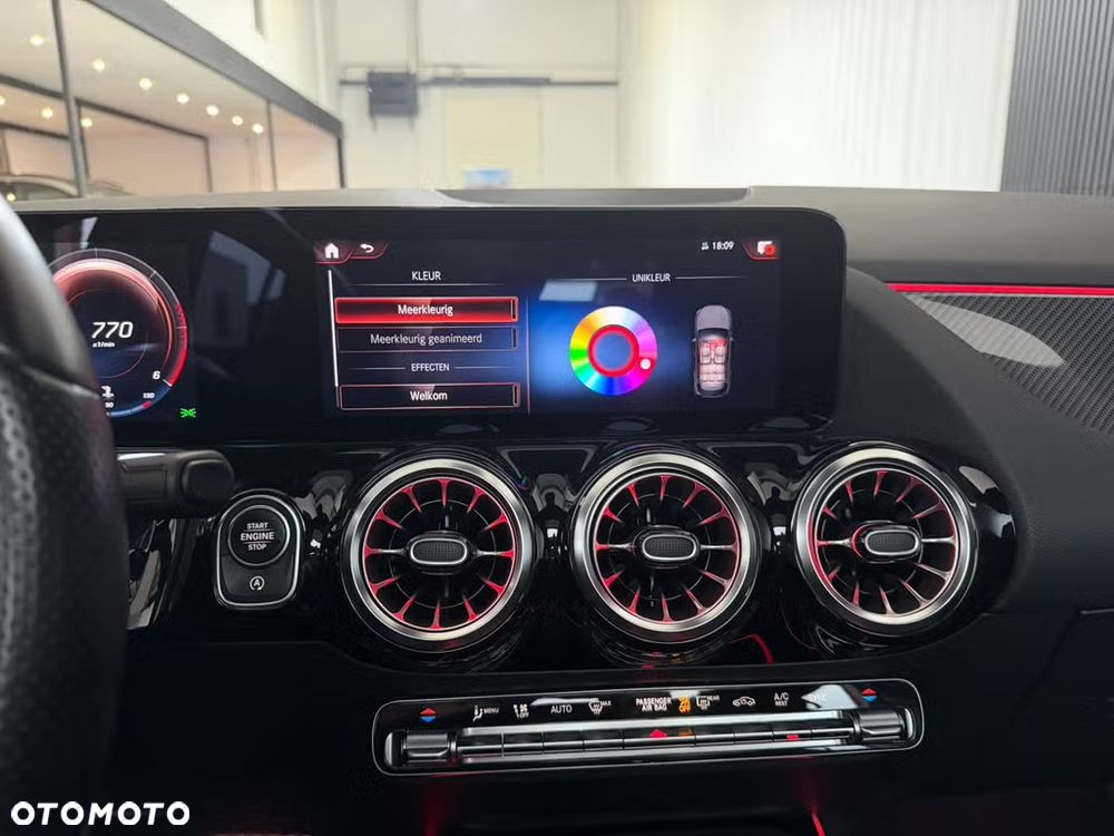 Mercedes-Benz GLA - 16