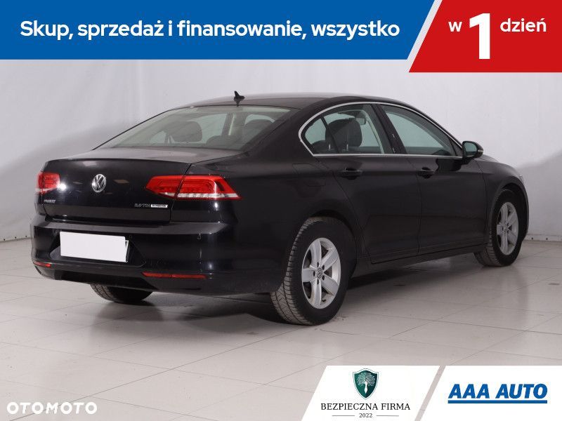 Volkswagen Passat - 6