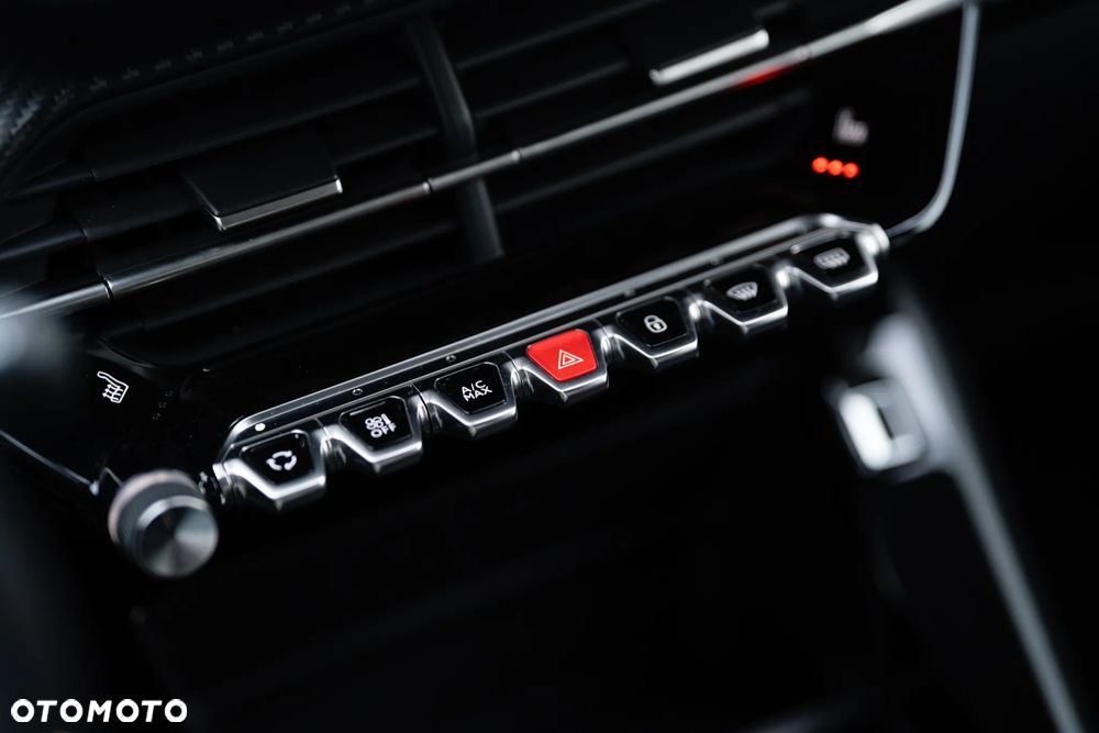 Peugeot 208 - 17