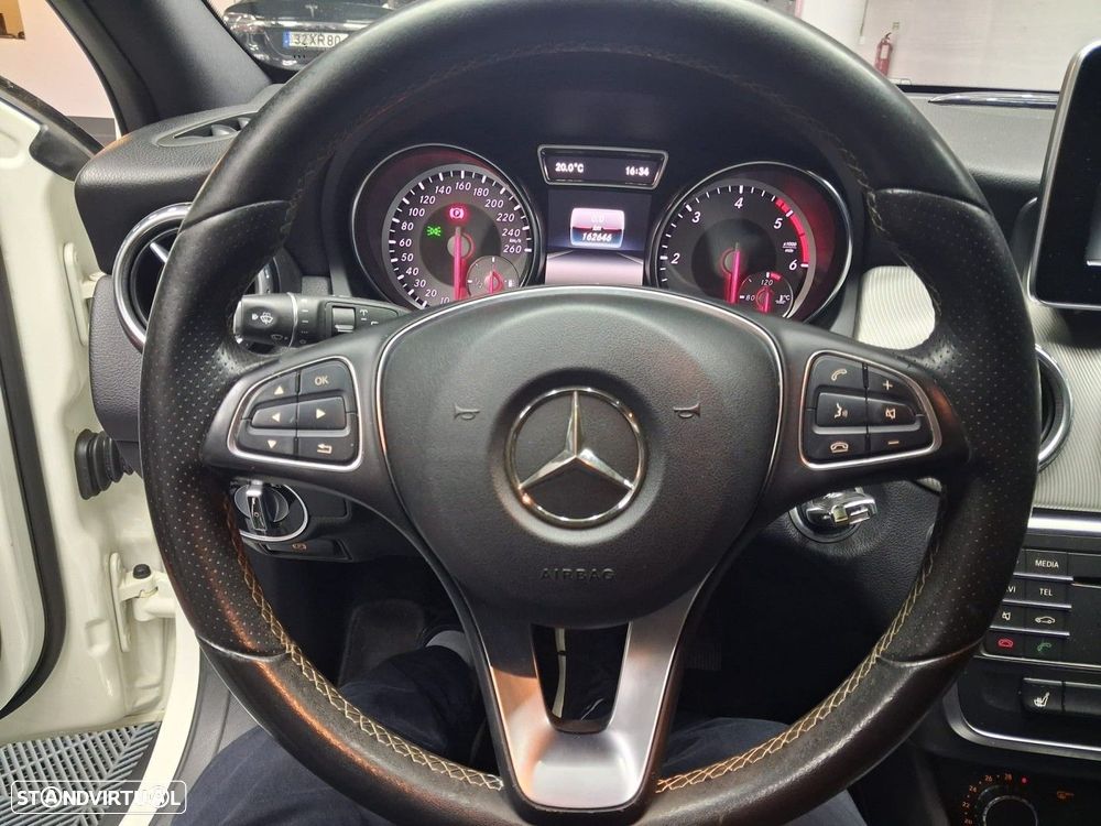 Mercedes-Benz GLA 180 d Urban - 11