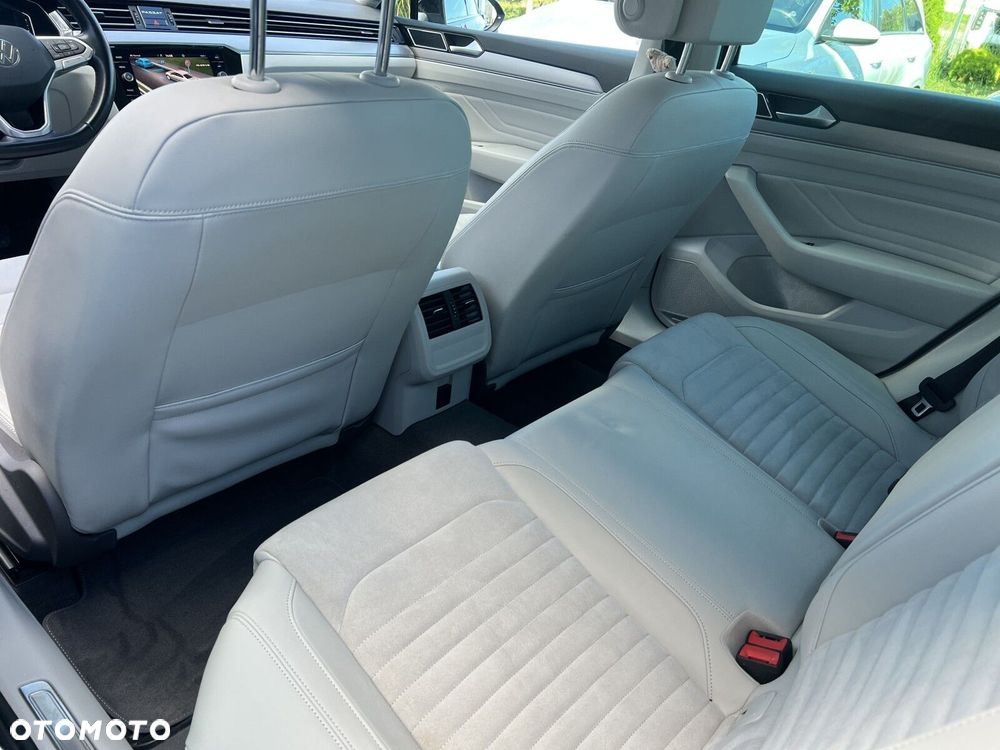 Volkswagen Passat 2.0 TSI Elegance DSG - 31