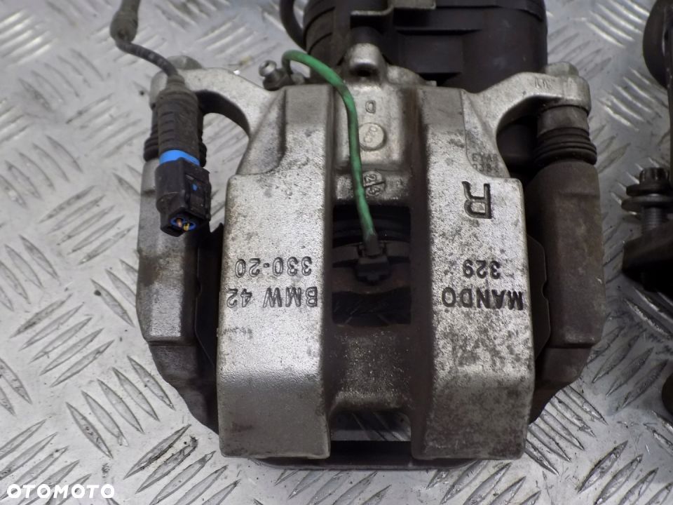 BMW 3 G20 ZACISK KLOCKI TARCZE HAMULCOWE TYŁ - 5