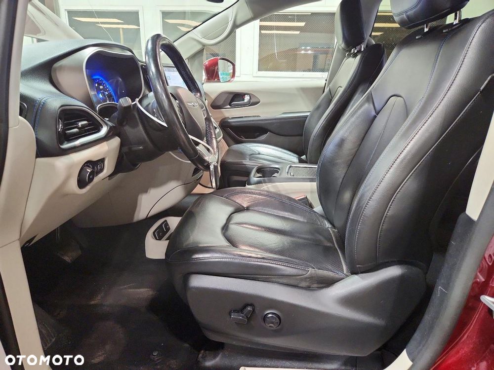 Chrysler Pacifica - 8