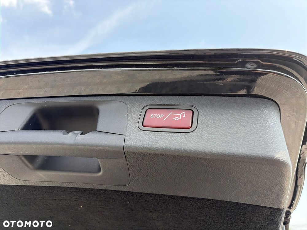 Mercedes-Benz Klasa E 220 d 4-Matic Exclusive - 39