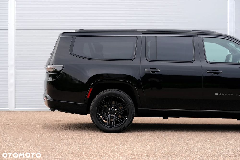 Jeep Grand Wagoneer - 6