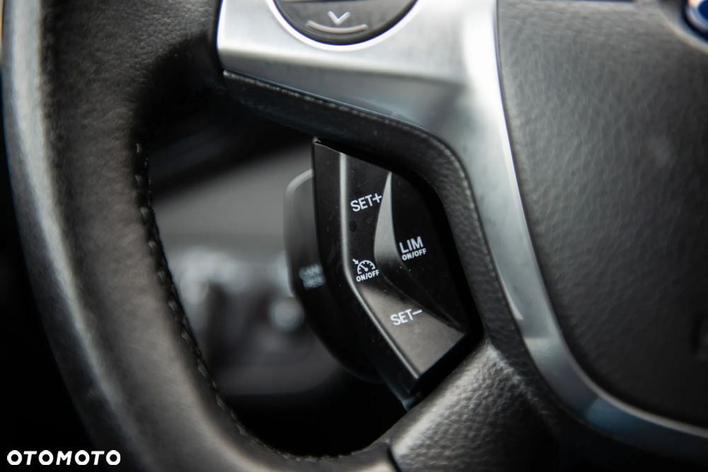 Ford Kuga 2.0 TDCi 2x4 Titanium - 37