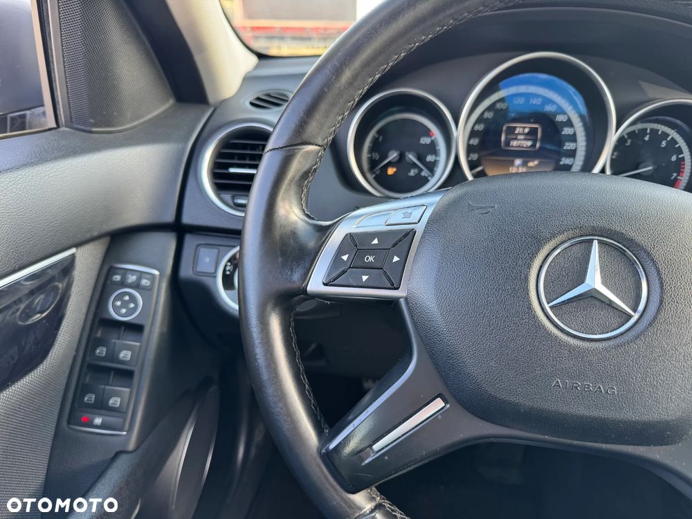 Mercedes-Benz Klasa C 180 BlueEFFICIENCY Elegance - 15