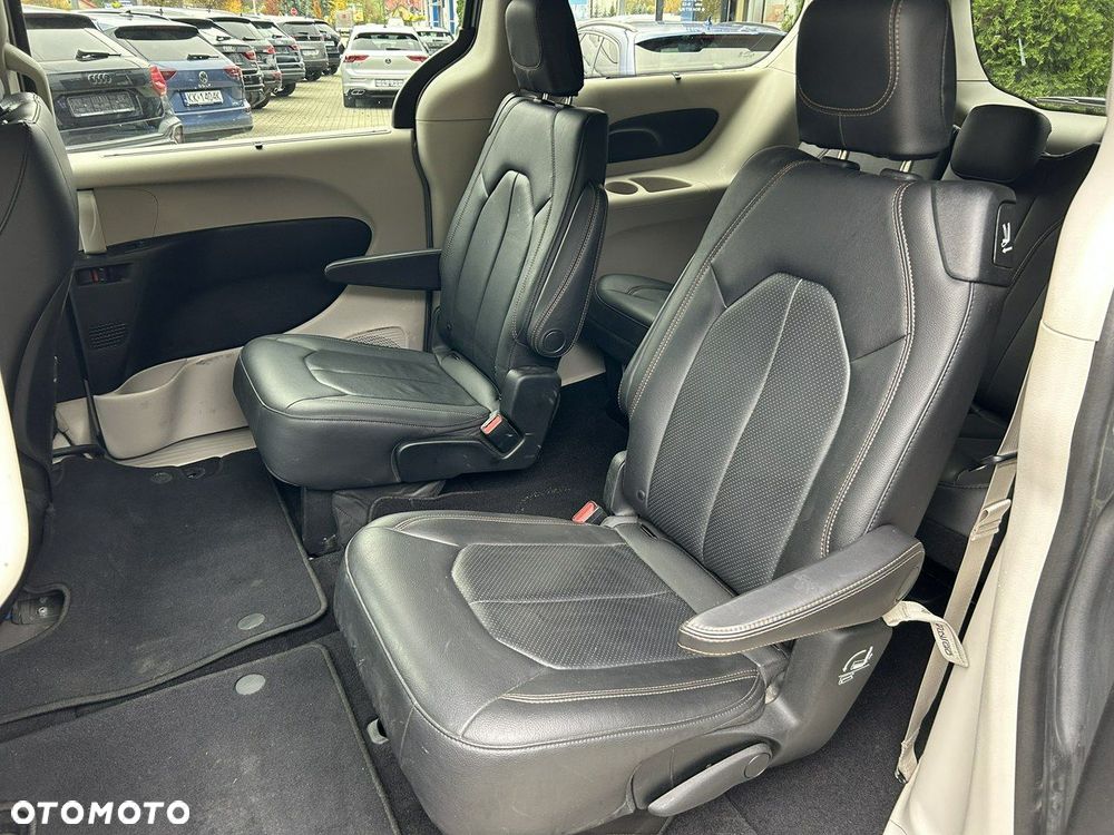 Chrysler Pacifica - 20