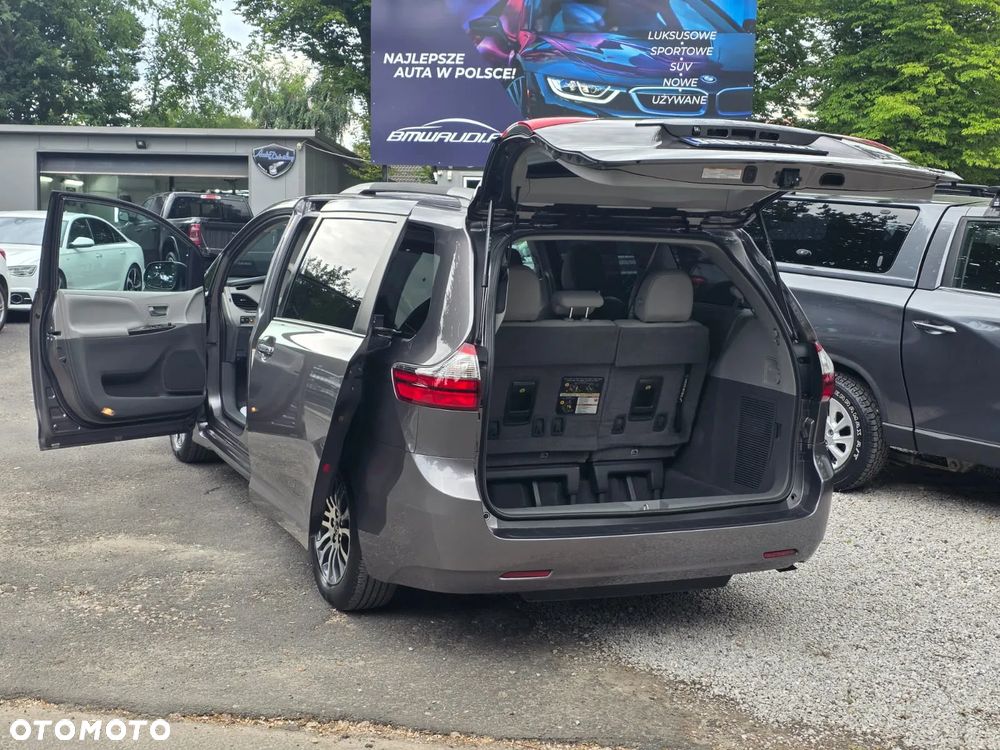 Toyota Sienna - 7
