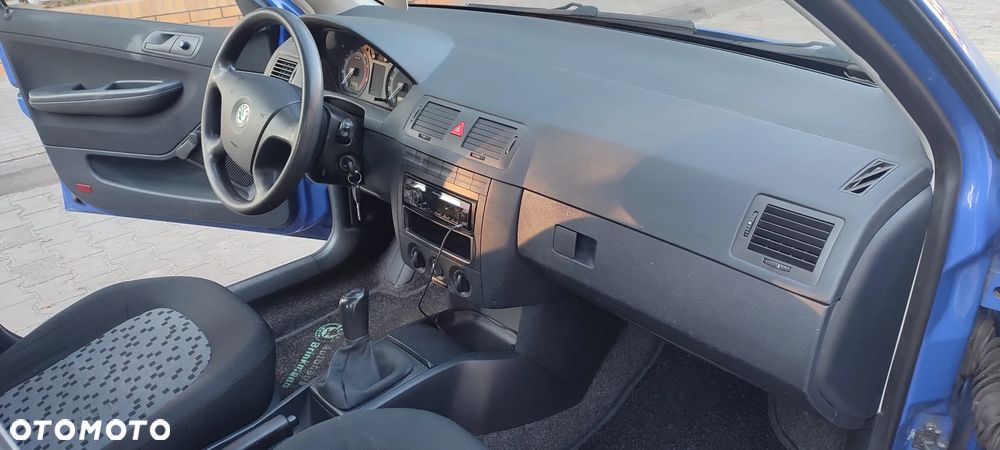 Skoda Fabia 1.2 HTP Active - 16