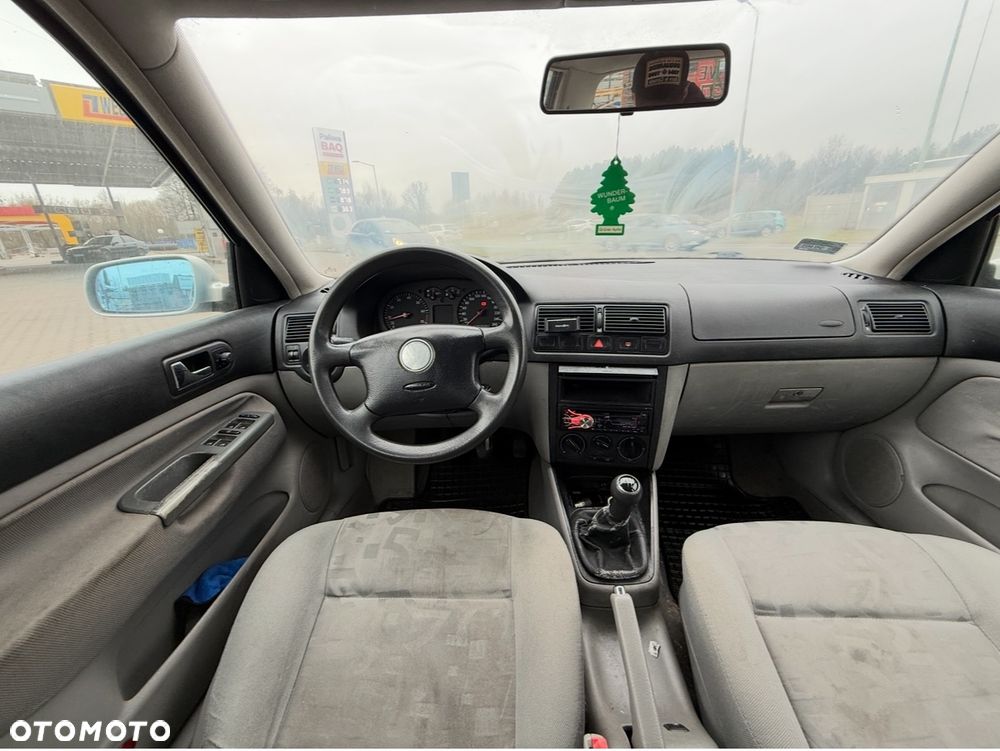 Volkswagen Golf 1.6 - 24