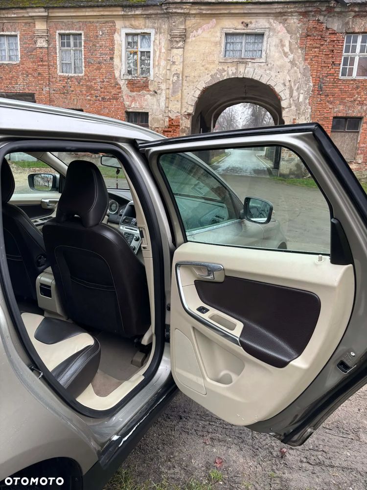 Volvo XC 60 D5 AWD Summum - 9