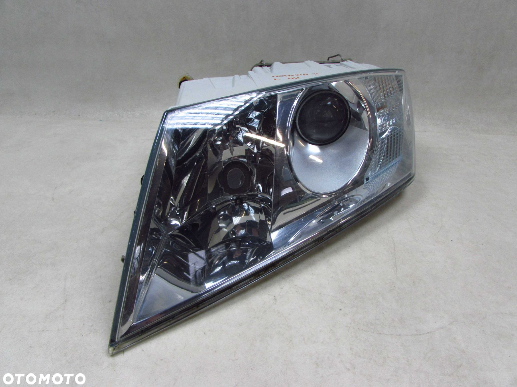 SKODA OCTAVIA II 04-08 LAMPA PRZOD LEWA REFLEKTOR UK - 2