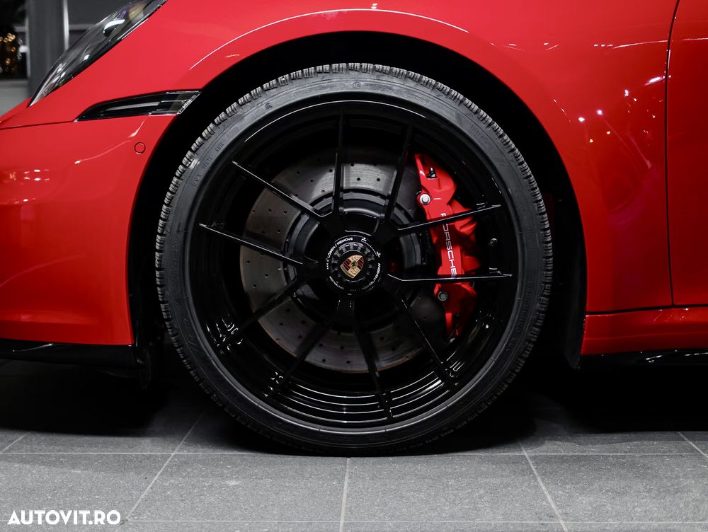 Porsche 911 Carrera 4 GTS PDK - 9