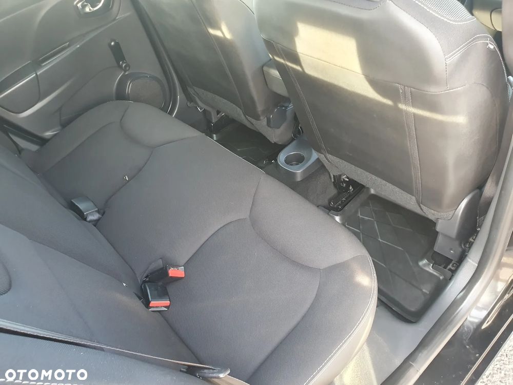 Renault Clio 1.2 16V Life - 17
