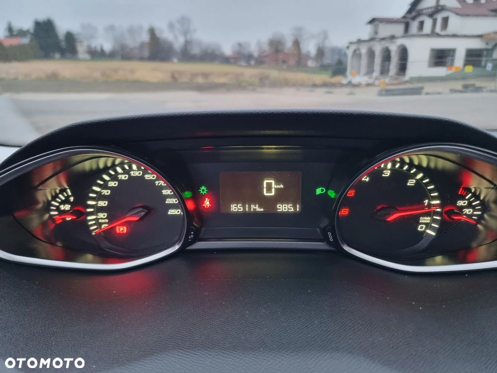 Peugeot 308 1.6 BlueHDi Allure S&S - 28