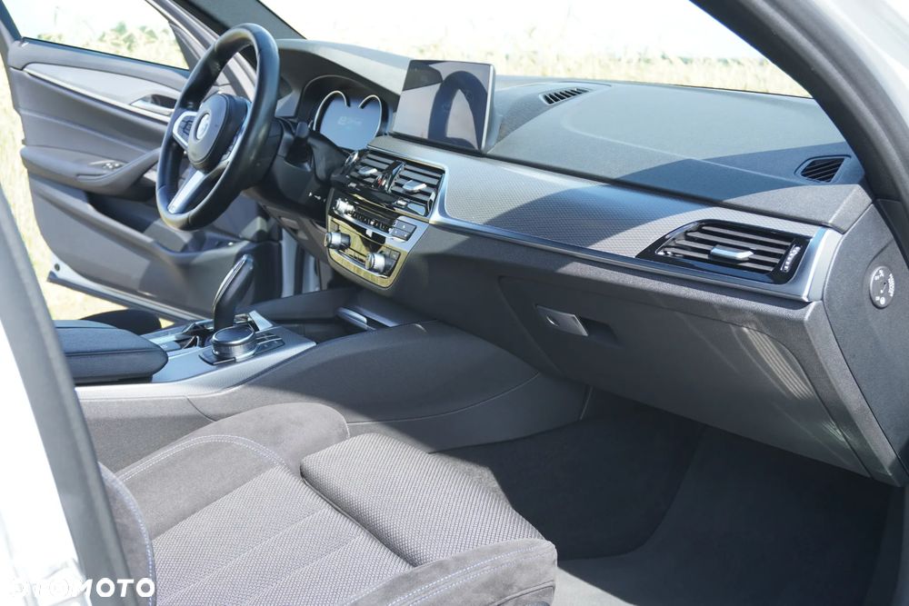 BMW Seria 5 530e iPerformance GPF M Sport sport - 13