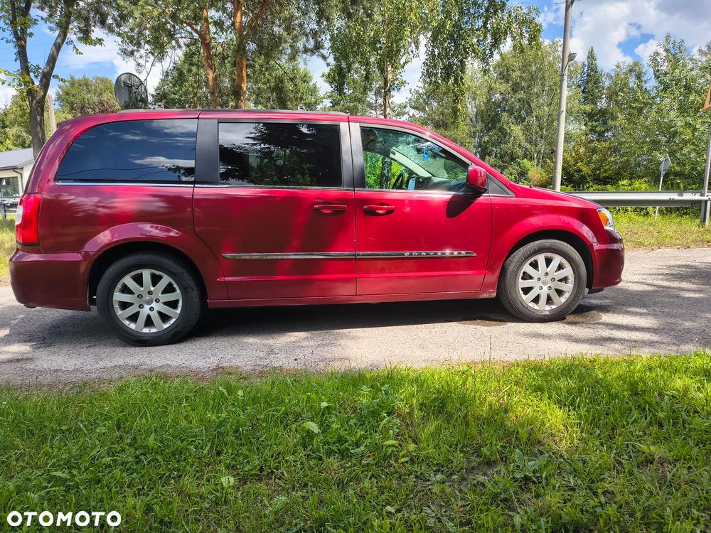 Chrysler Town & Country - 15
