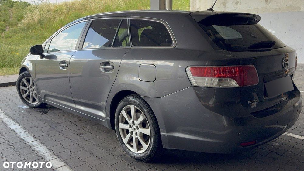 Toyota Avensis - 6